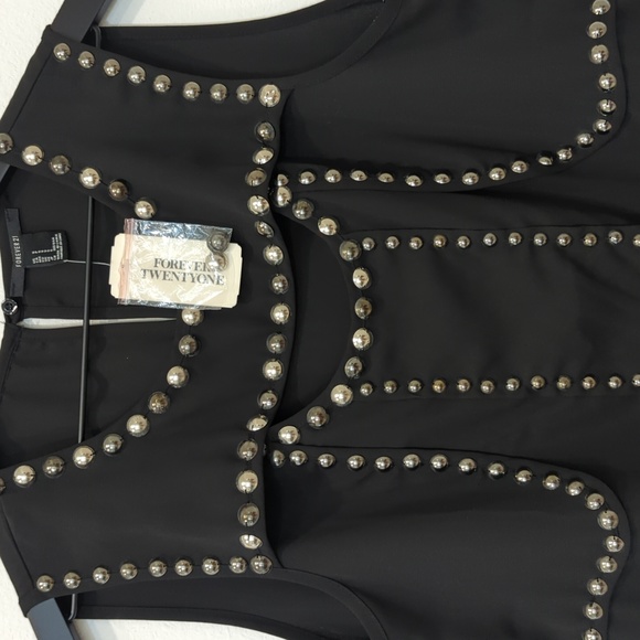 NWT studded cut out top - Picture 3 of 8